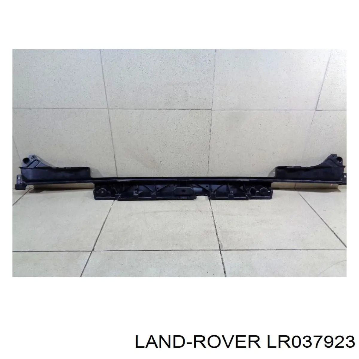 Кронштейн бампера заднього, центральний Land Rover LR116213 ціна, від 35.35 USD