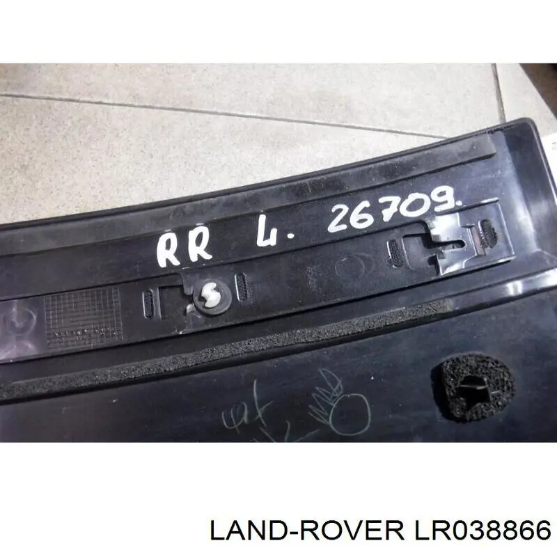 Молдинг передньої правої двері LR096396 Land Rover