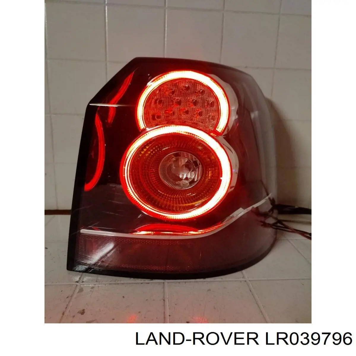 Купити LR039796 Land Rover Задня права фара