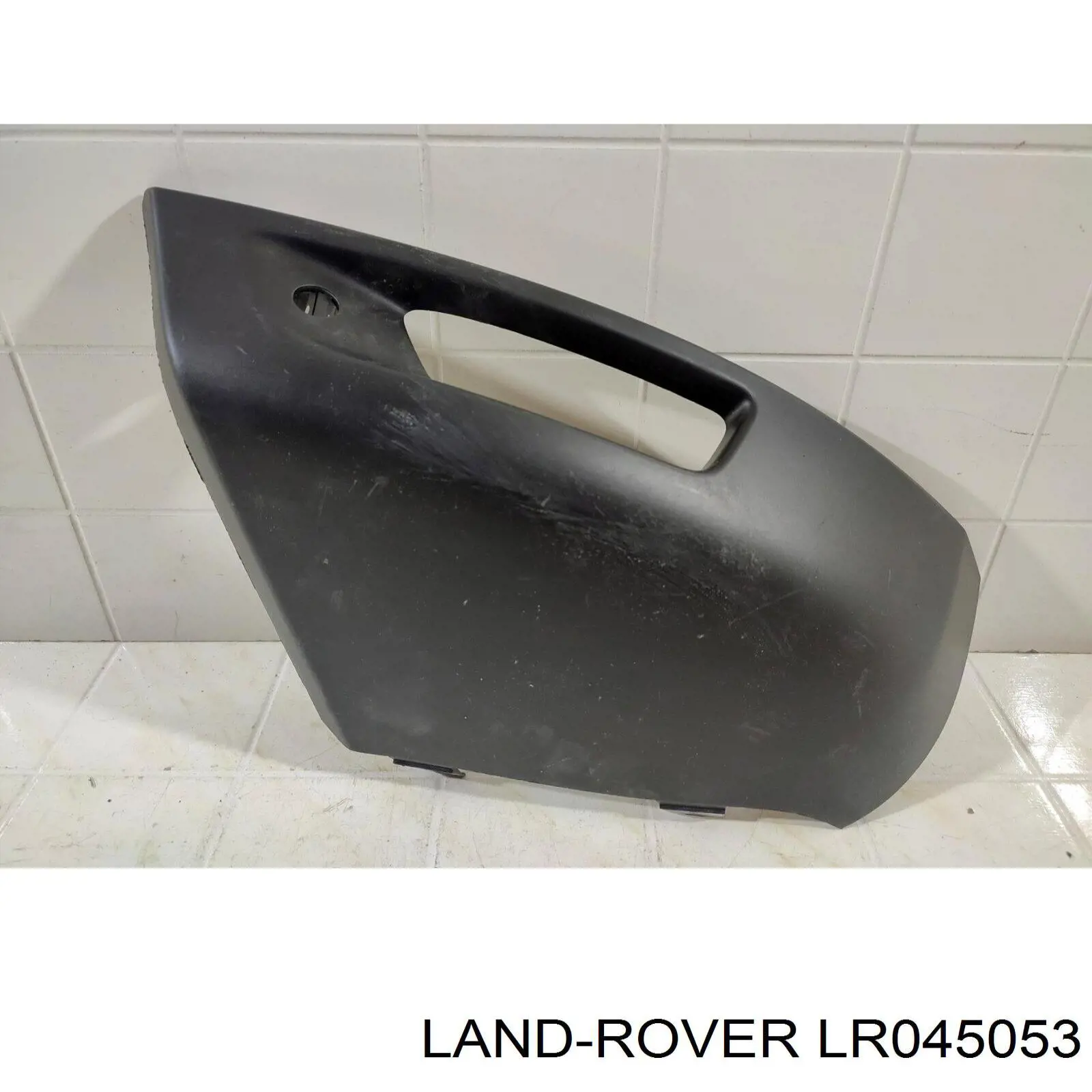 LR045053 Land Rover Молдинг бампера переднього, лівий