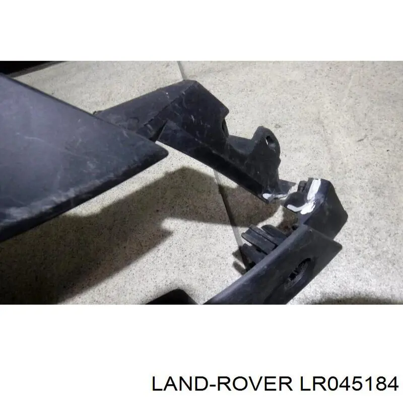 LR045184 Land Rover Молдинг бампера заднього, правий