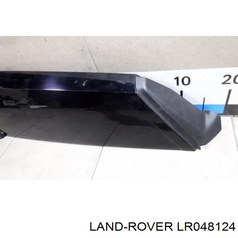 LR048124 Land Rover Накладка стійки кузова зовнішня, задня права