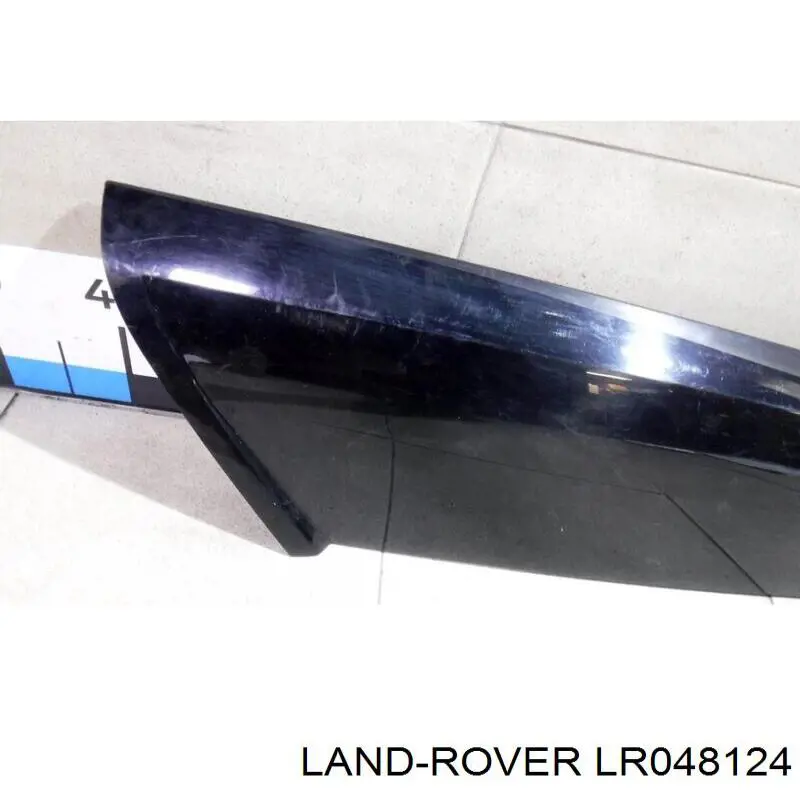 Купити LR048124 Land Rover Накладка стійки кузова зовнішня, задня права