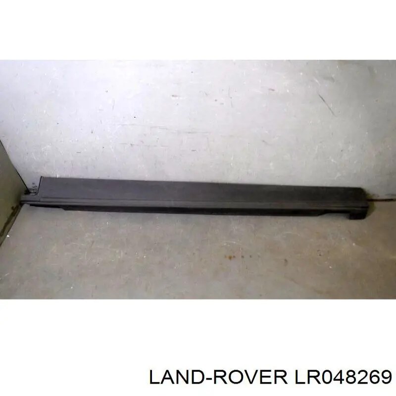 LR048269 Land Rover Накладка зовнішня (молдинг) порога, лівий