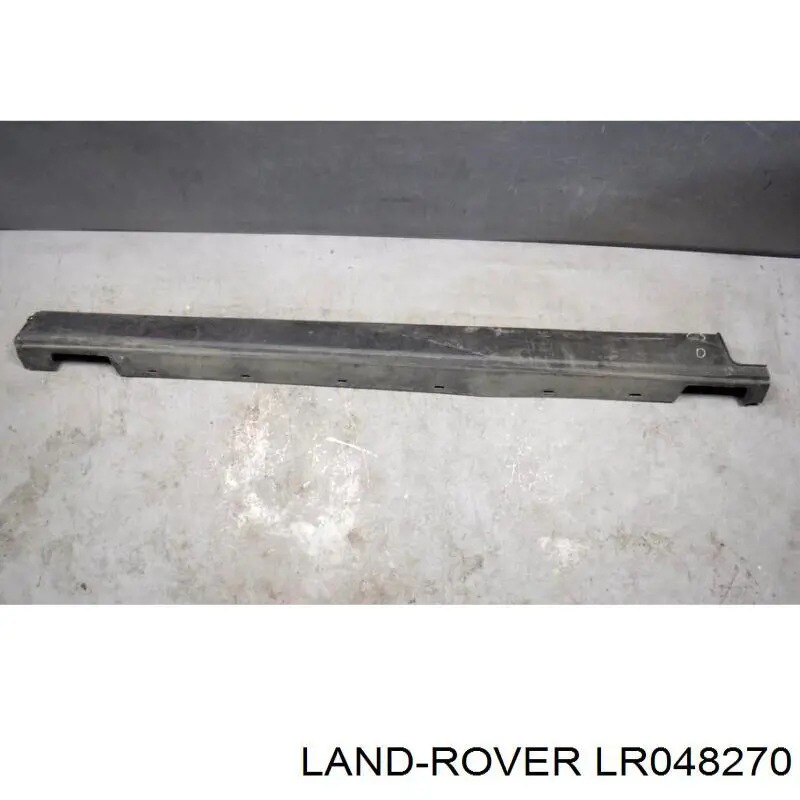 Накладка зовнішня (молдинг) порога, правий Land Rover LR048270 ціна, від 33.83 USD