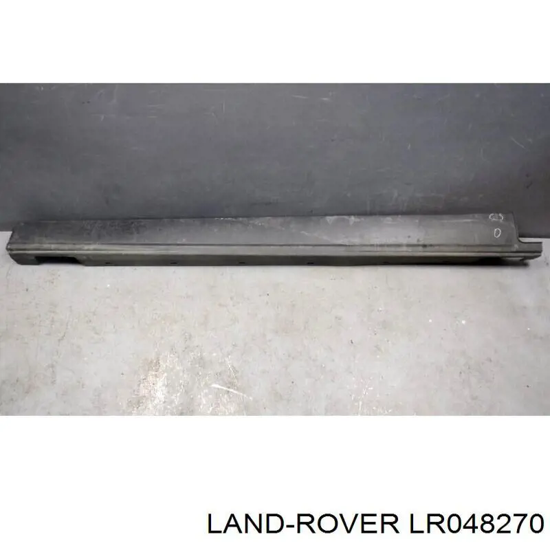 LR048270 Land Rover Накладка зовнішня (молдинг) порога, правий