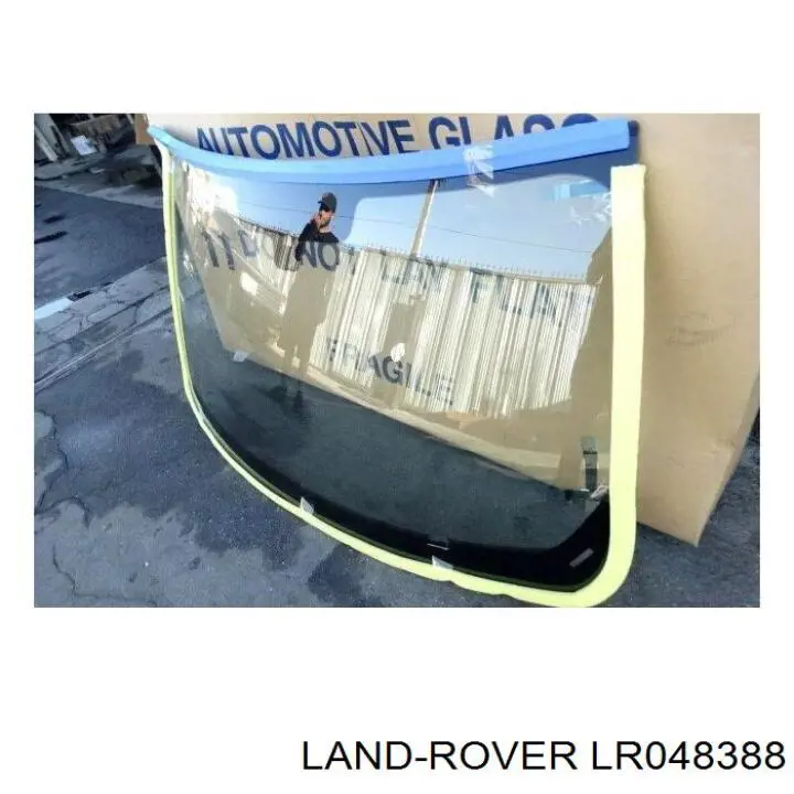 Купити LR048388 Land Rover Вікно вітрове