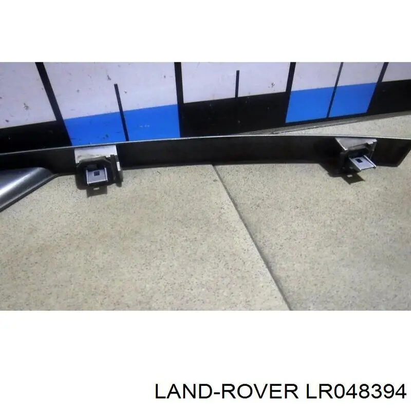 Накладка двері багажника Land Rover LR037606 ціна, від 63.33 USD