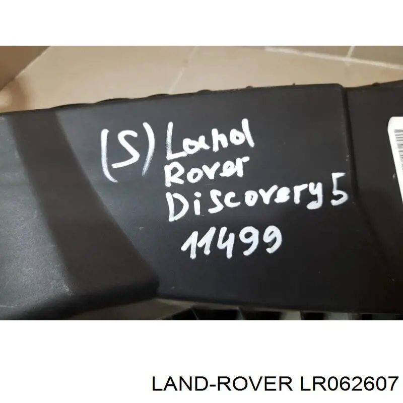 Корпус повітряного фільтра, лівий Land Rover LR062607 ціна, від 165.75 USD