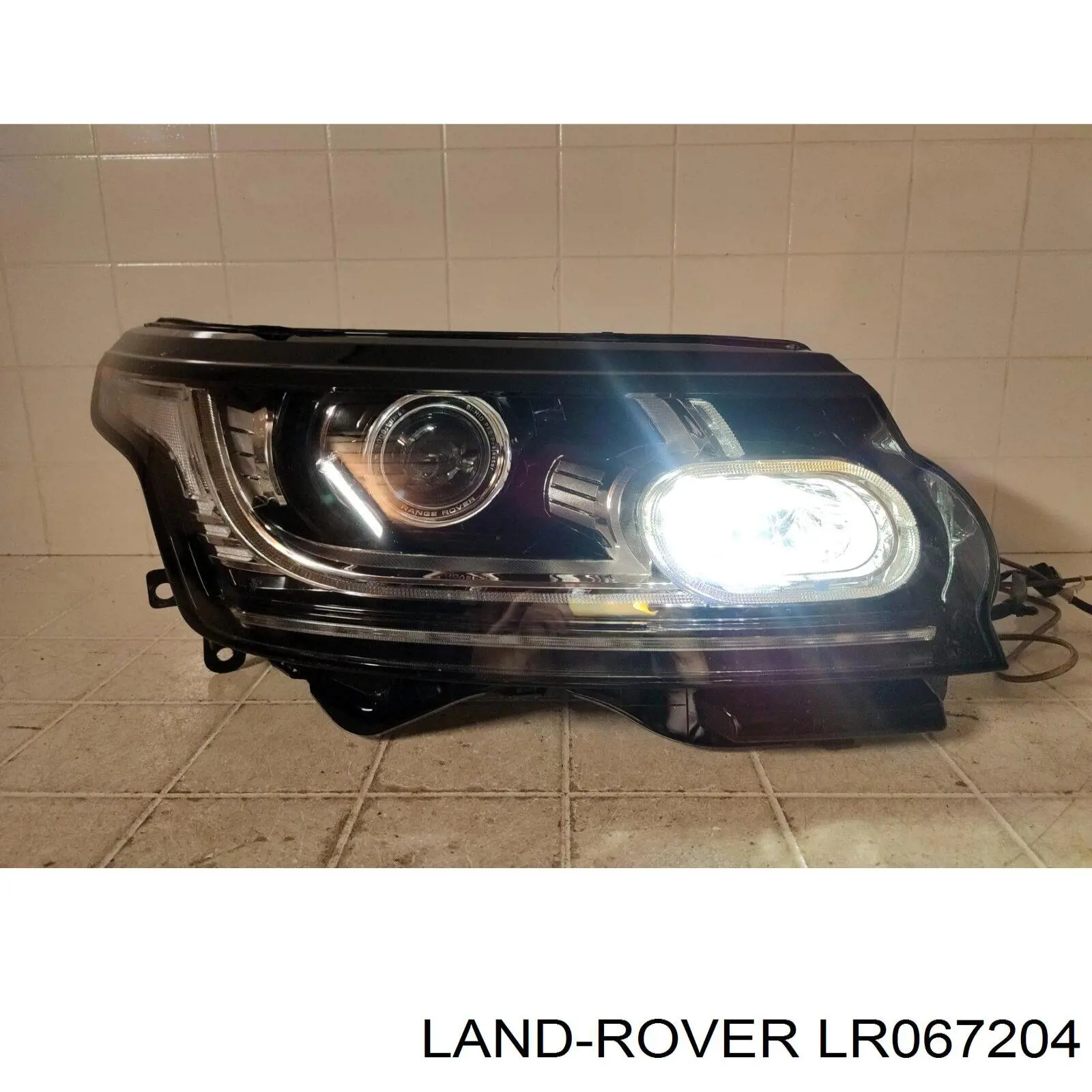 Фара правая Land Rover LR067204 ціна, від 348.44 USD