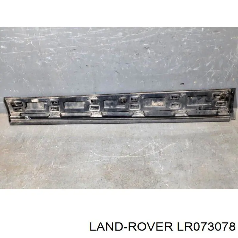 Молдинг передньої правої двері, нижній Land Rover LR073078 ціна, від 38.00 USD