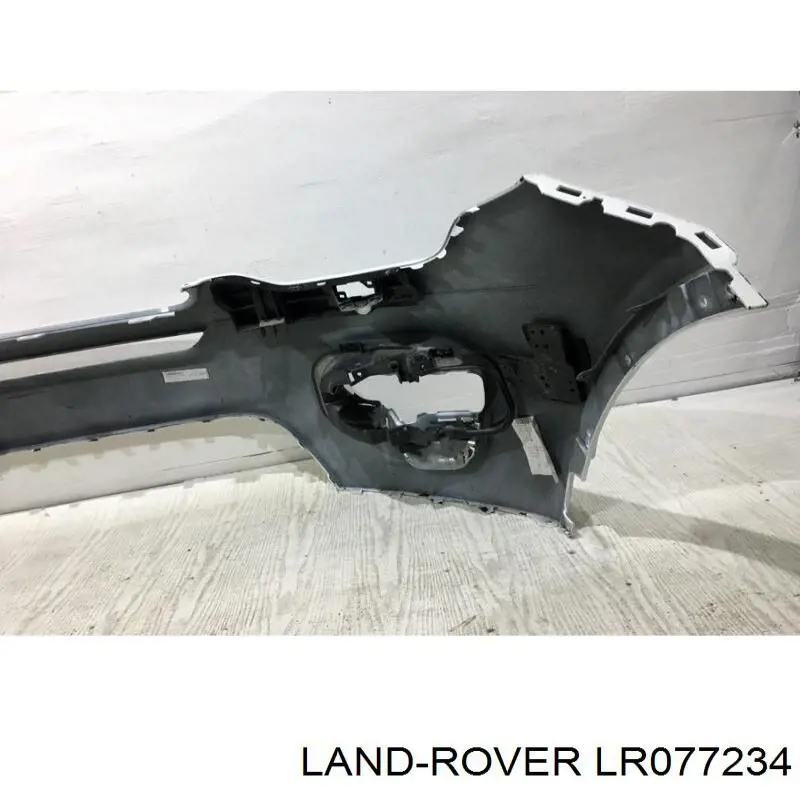 LR077234 Land Rover Бампер передній в зборі