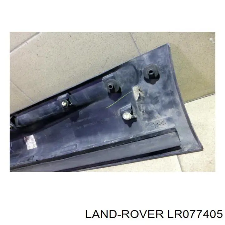 LR044140 Land Rover Накладка задніх правих дверей, нижня