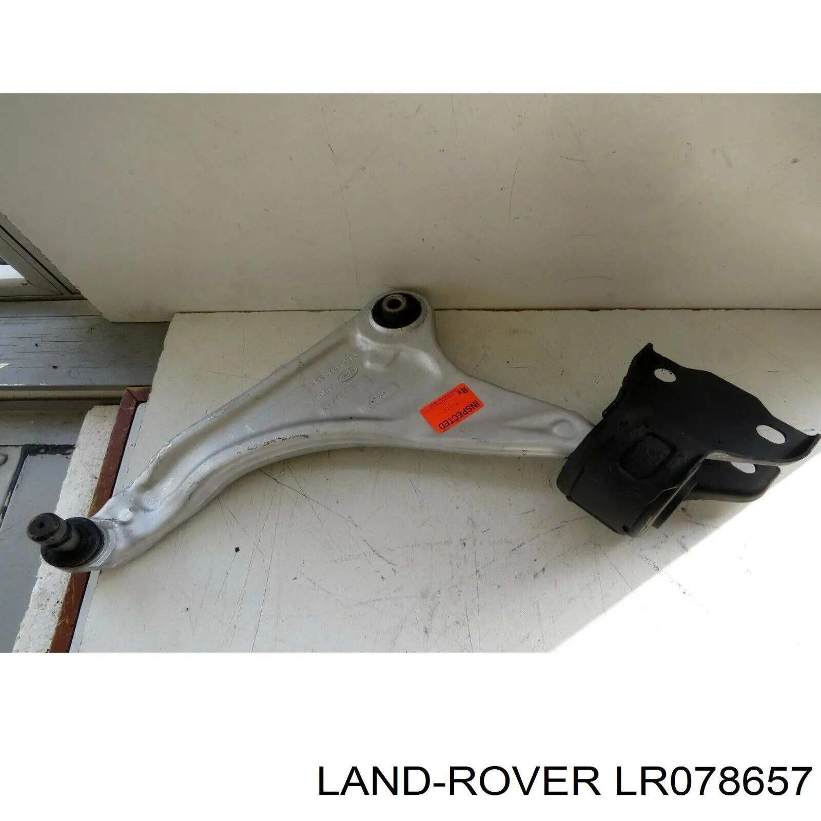 Важіль передньої підвіски нижній, лівий LR078657 Land Rover