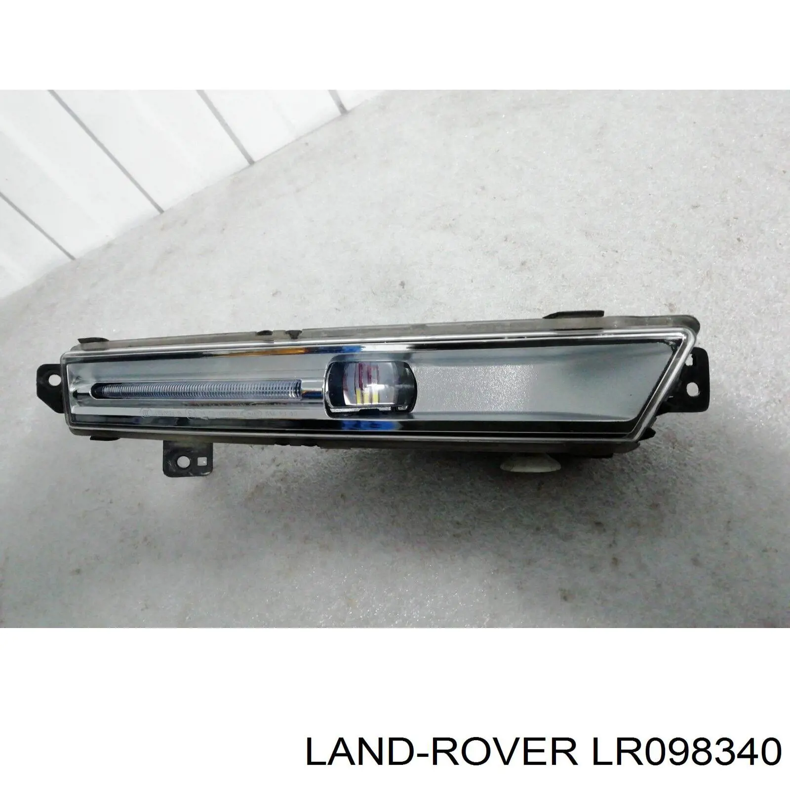 Купити LR098340 Land Rover Протитуманка права