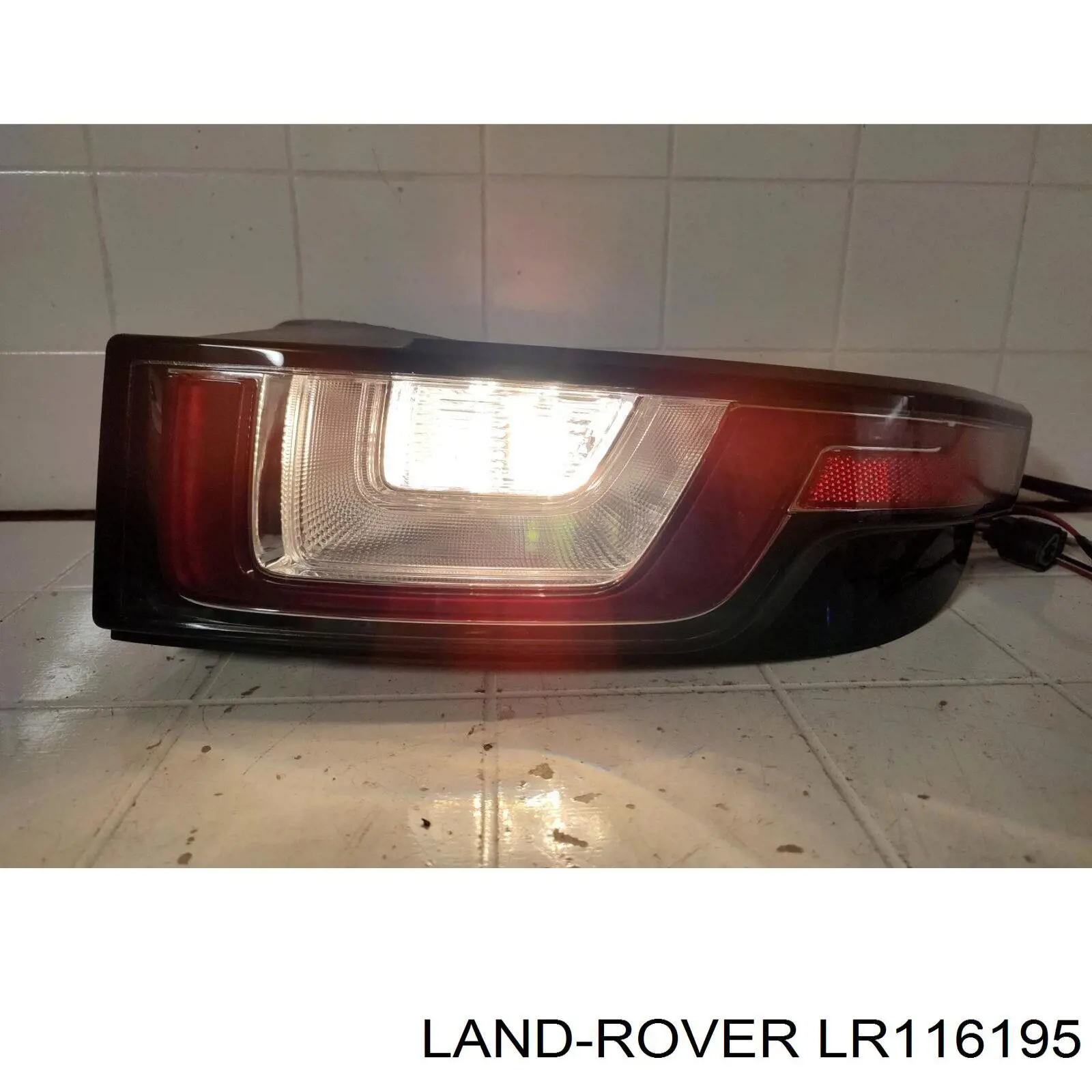 Купити LR116195 Land Rover Задня права фара