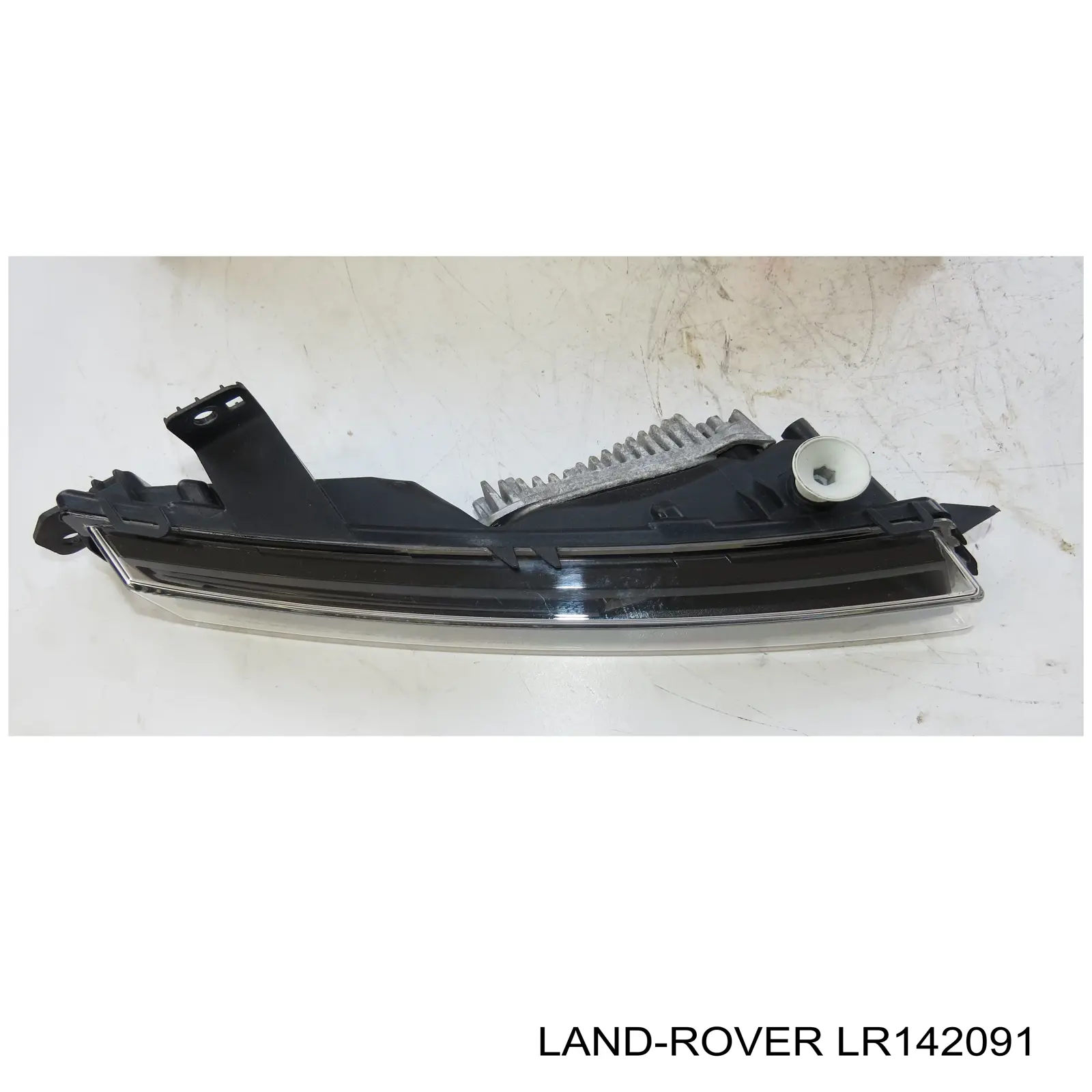 Туманка ліва Land Rover LR142091 ціна, від 126.54 USD