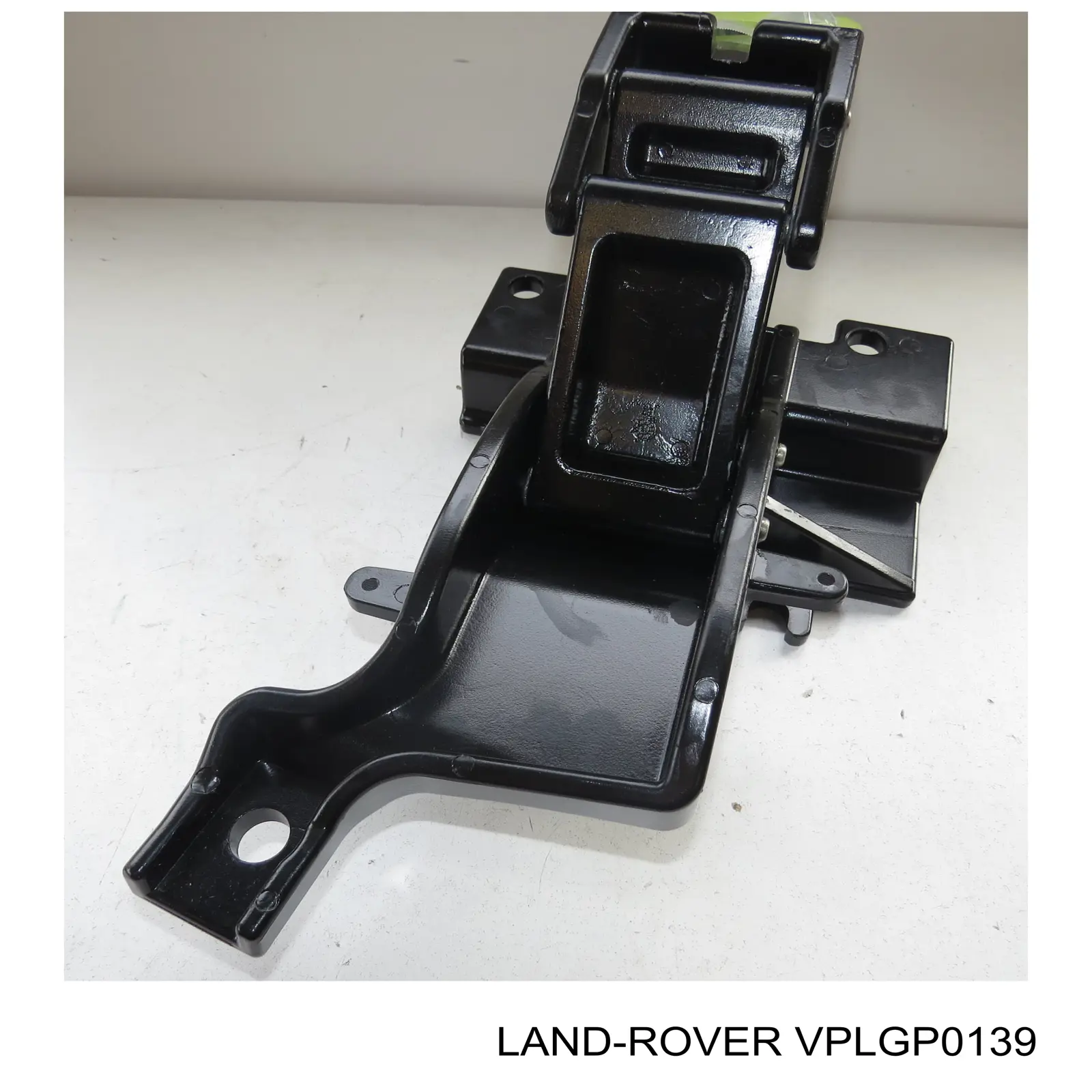 Кронштейн зовнішньої накладки порога правого Land Rover VPLGP0139 ціна, від 257.08 USD