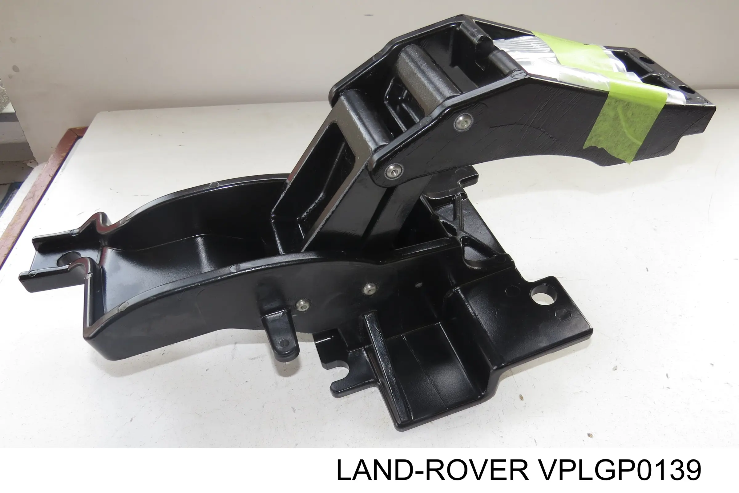 VPLGP0139 Land Rover Кронштейн зовнішньої накладки порога правого