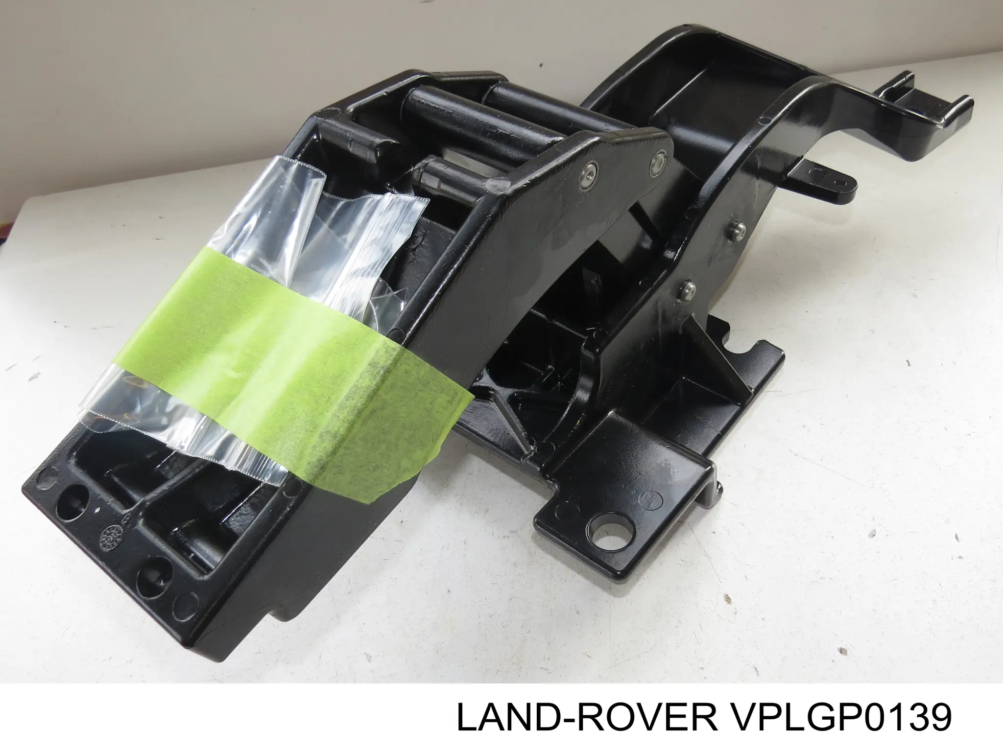 Купити VPLGP0139 Land Rover Кронштейн зовнішньої накладки порога правого