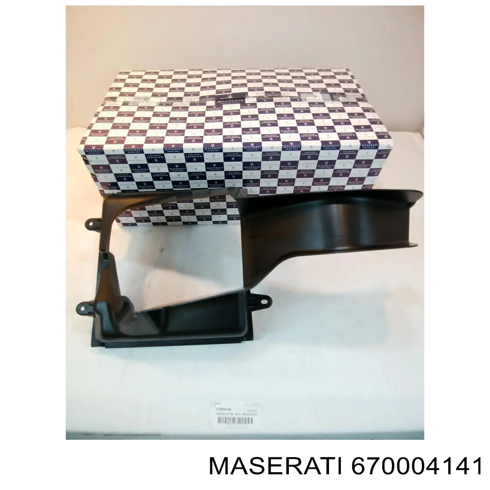 670004141 Maserati повітропровід радіатора