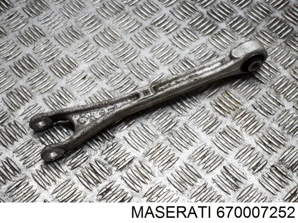 Важіль/тяга задньої підвіски подовжній верхній, лівий 670007252 Maserati