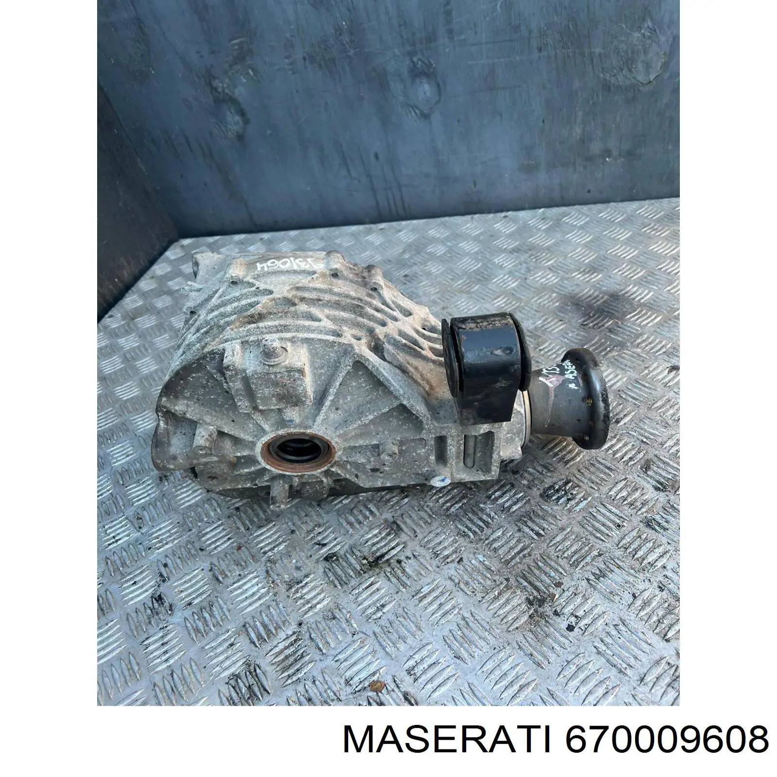 670009608 Maserati Задній редуктор