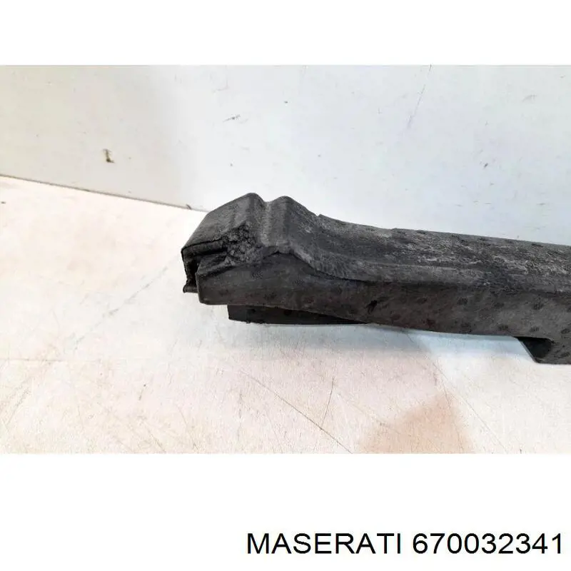 Купити 670032341 Maserati 