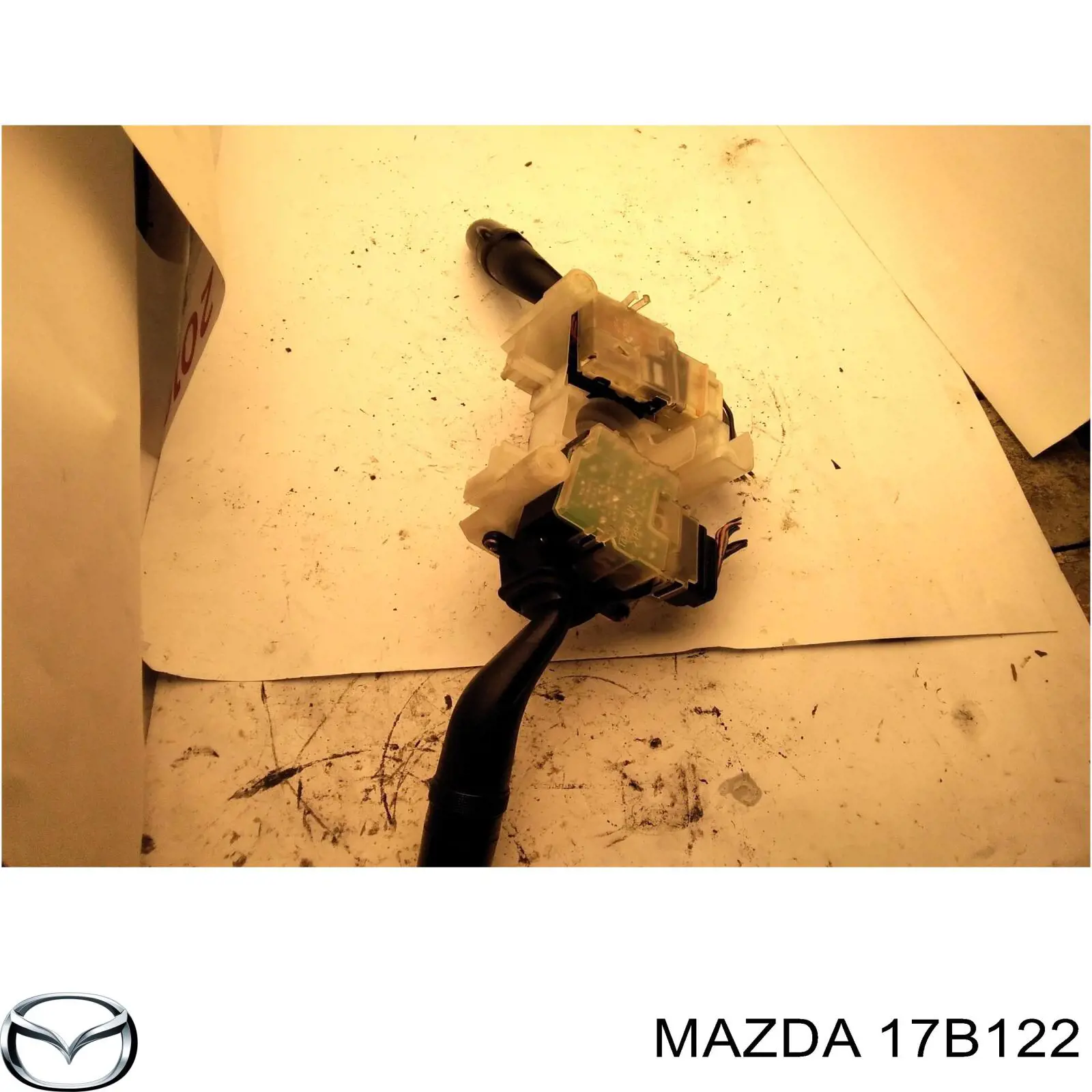 Перемикач підрульовий, правий 17B122 Mazda
