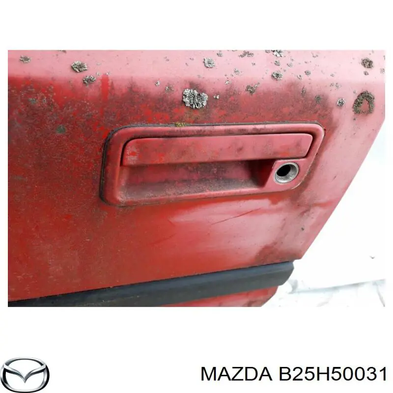 Передній бампер B25H50031 Mazda