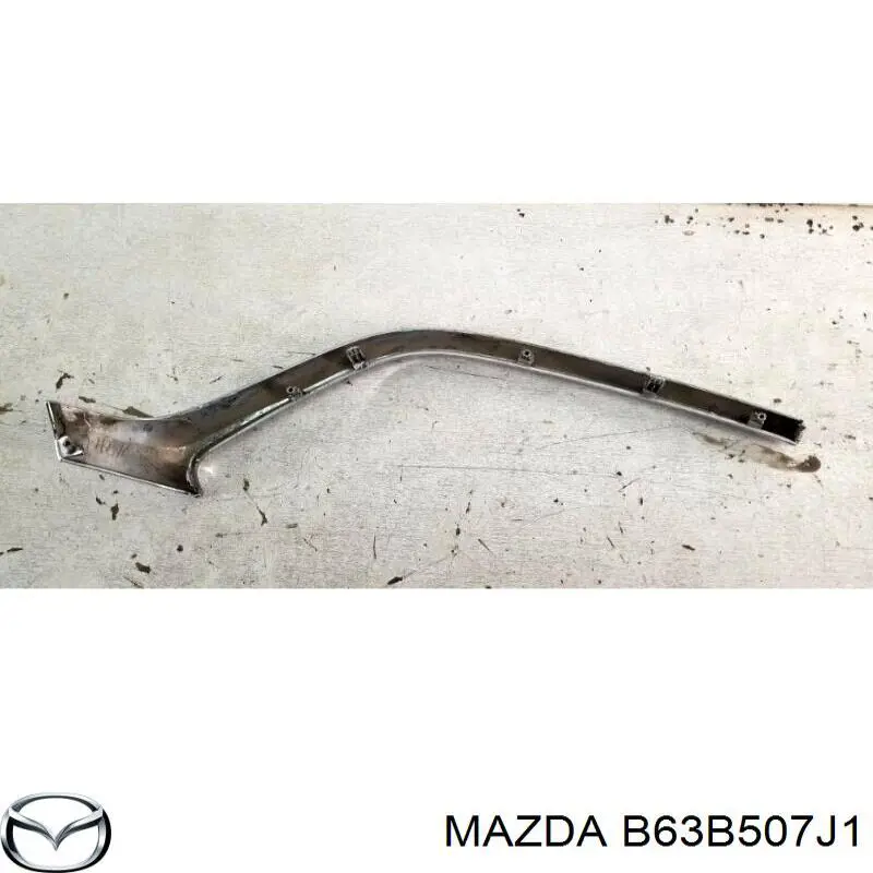 B63B507J1 Mazda Молдинг решітки радіатора, правий