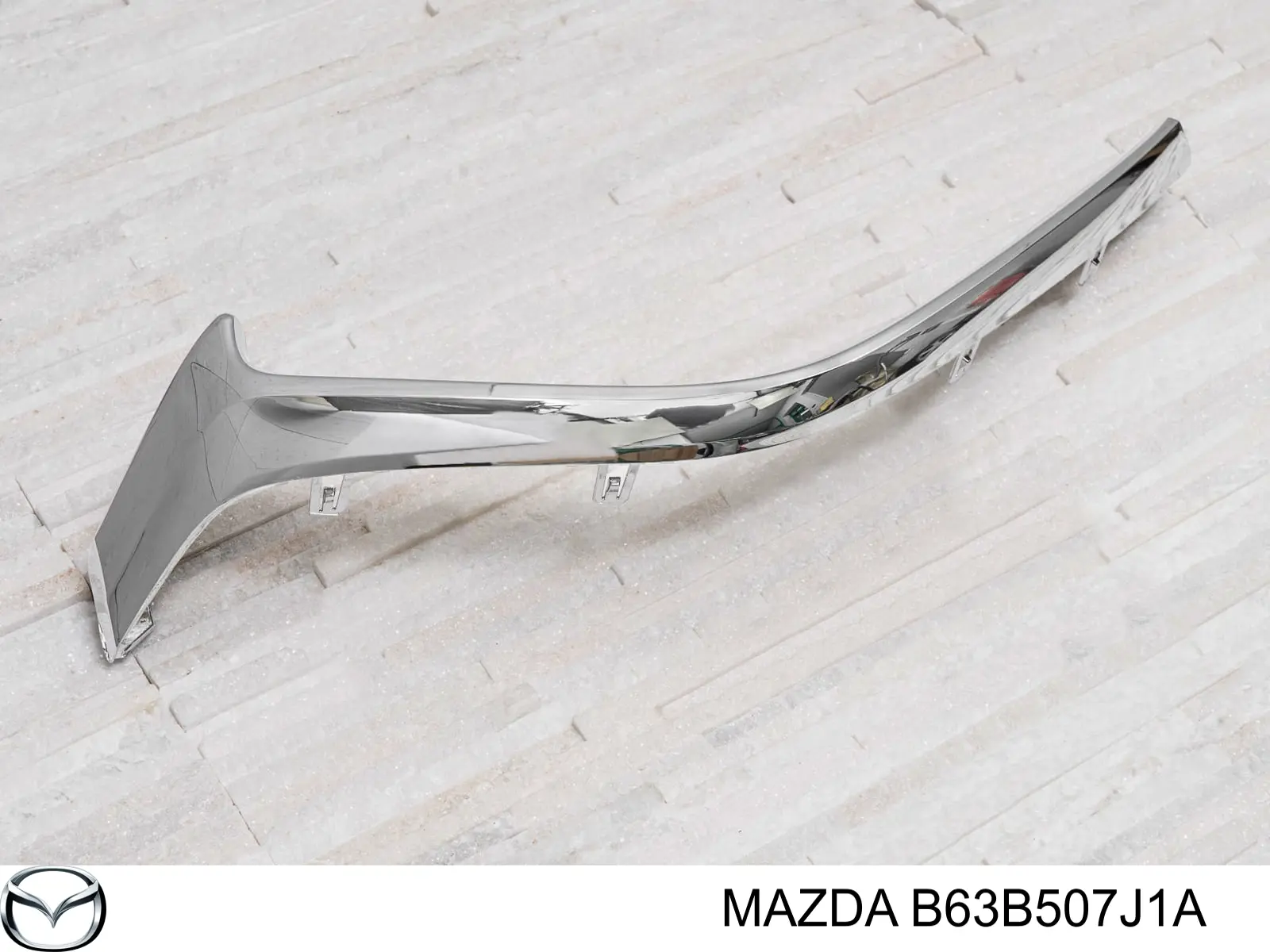 Купити B63B507J1A Mazda Молдинг решітки радіатора, правий