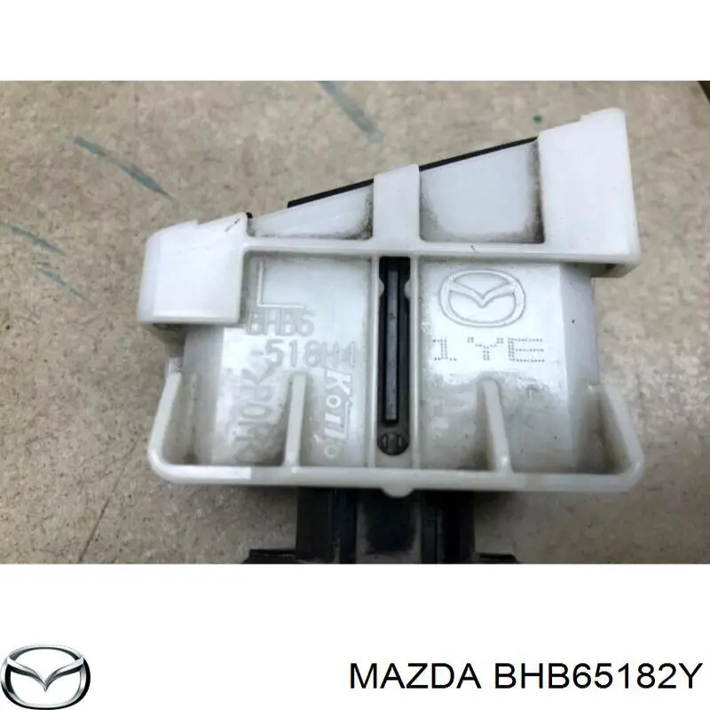 BHB65182Y Mazda Тримач форсунки омивача фари, підйомний циліндр