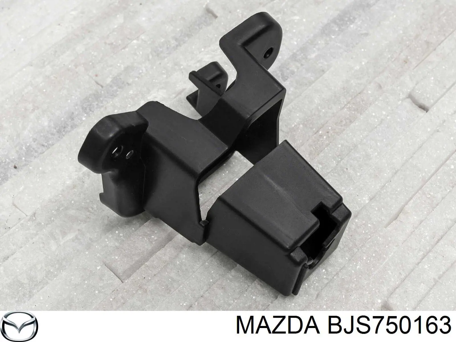 Кронштейн решітки радіатора Mazda BJS750163 ціна, від 3.51 USD