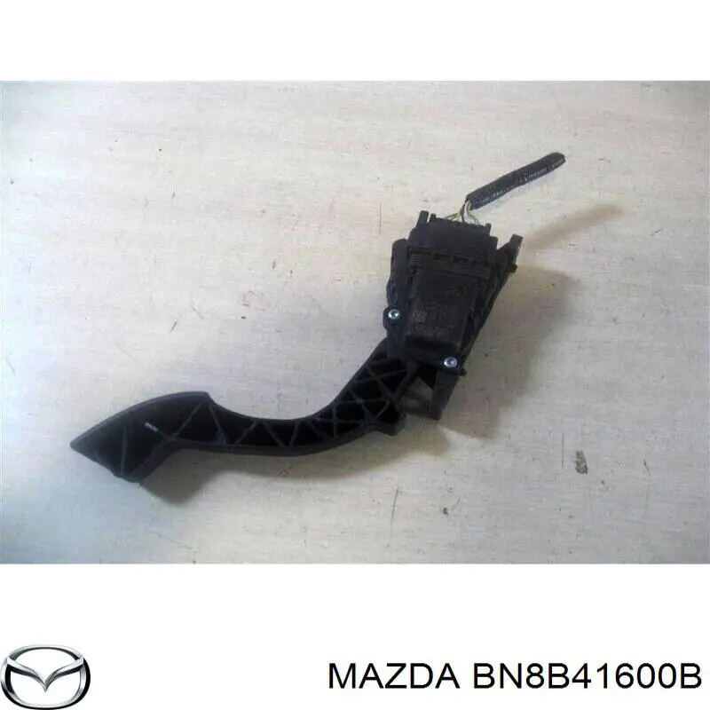 Підаль газу Mazda BN8B41600B ціна, від 31.64 USD
