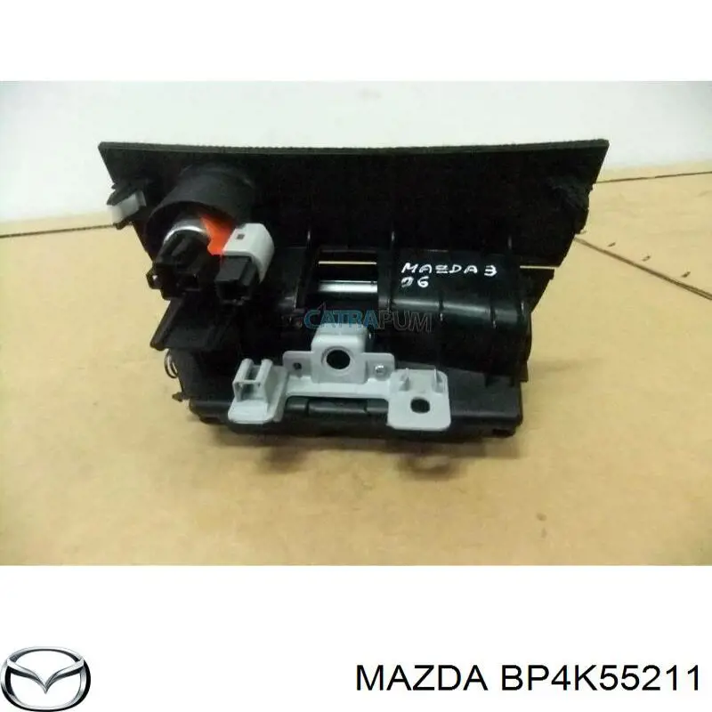 Попільничка центральної консолі Mazda BP4K55211 ціна, від 11.36 USD