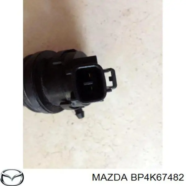 BP4K67482 Mazda насос-двигун омивача скла, заднього