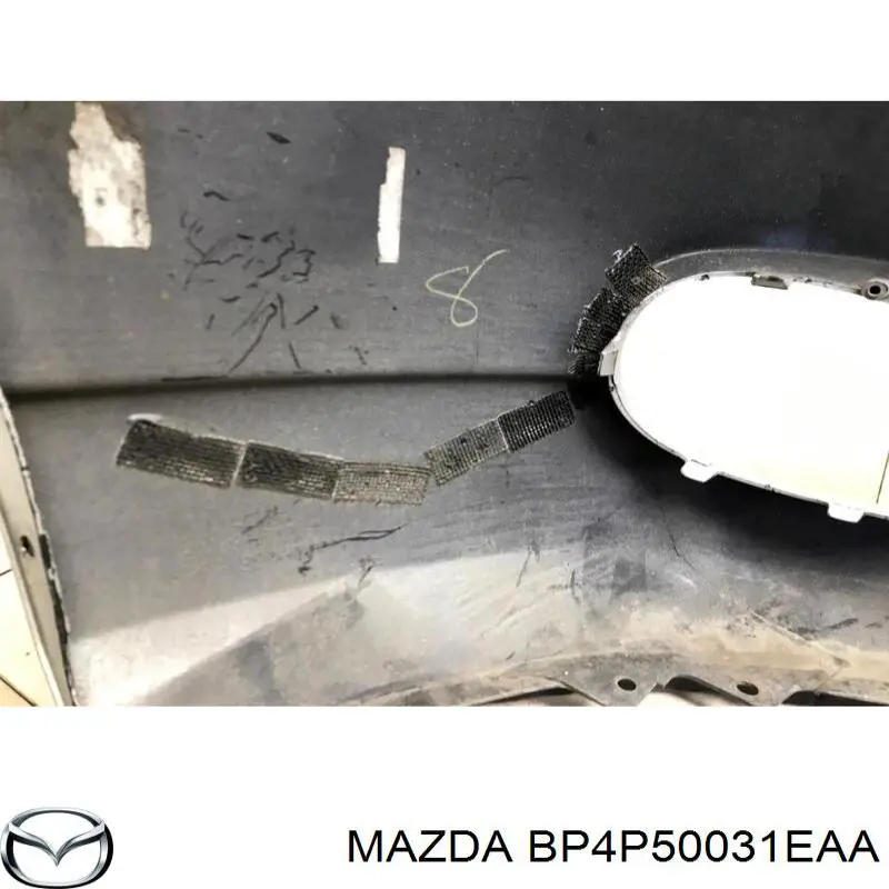 Передній бампер BP4P50031EAA Mazda