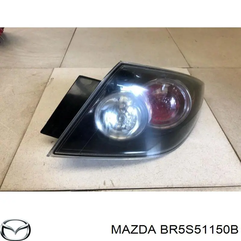 Ліхтар задній правий, зовнішній Mazda 3 (BK14) (Мазда 3)