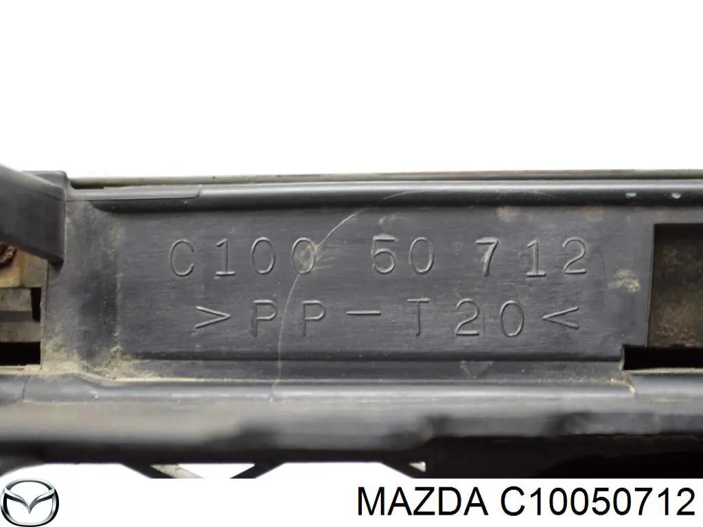 Решітка радіатора C10050712 Mazda