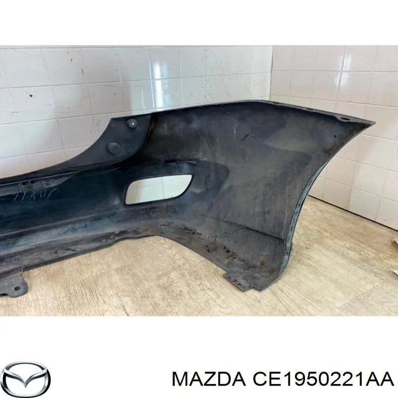 Купити CE1950221AA Mazda Задній бампер