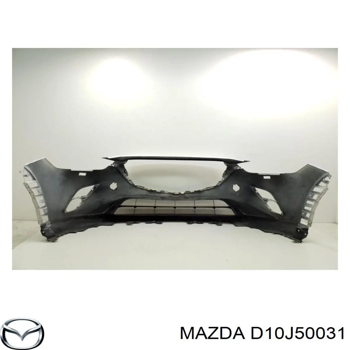 Передній бампер D10J50031 Mazda