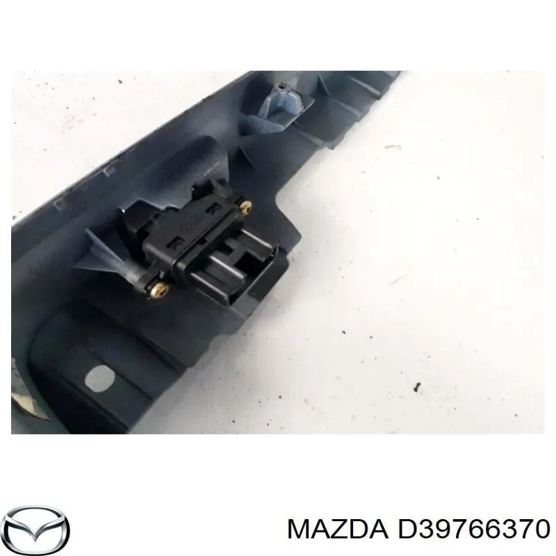 Купити D39766370 Mazda Кнопка вмикання двигуна склопідіймача передня права