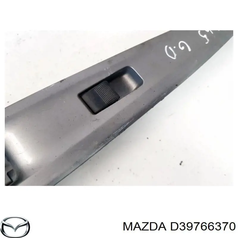 D39766370 Mazda Кнопка підйомника переднього правого скла