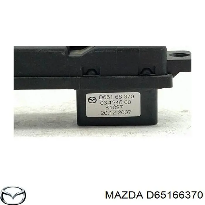 D65166370 Mazda Кнопка підйомника переднього правого скла