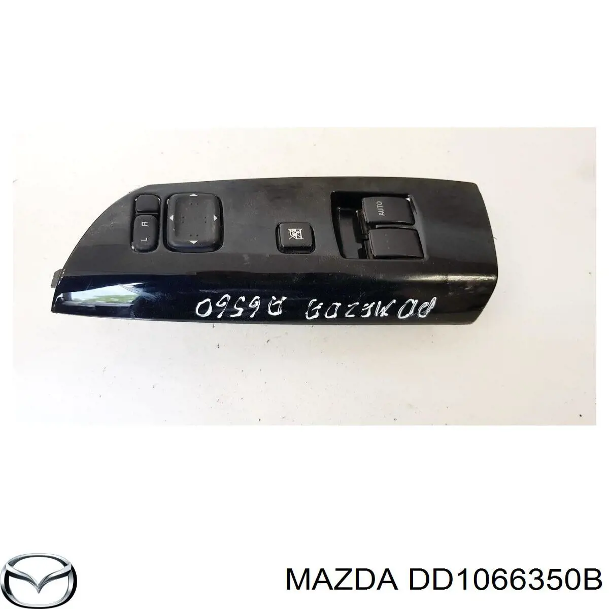 Купити DD1066350B Mazda Кнопковий блок керування склопідіймачами передній лівий