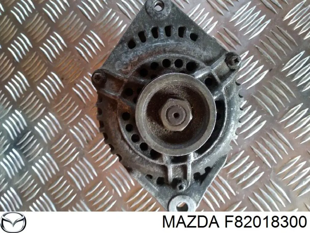Купити F82018300 Mazda Генератор