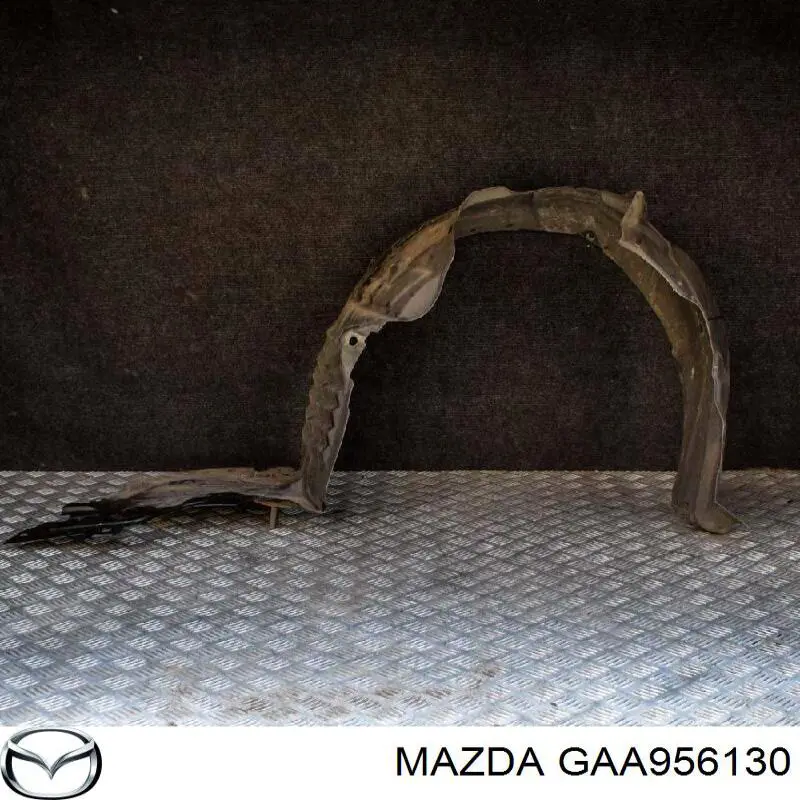 Підкрилки передні праві Mazda GAA956130