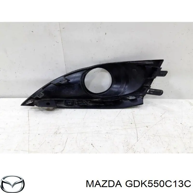 Заглушка/ решітка протитуманних фар бампера переднього, права GDK550C13C Mazda