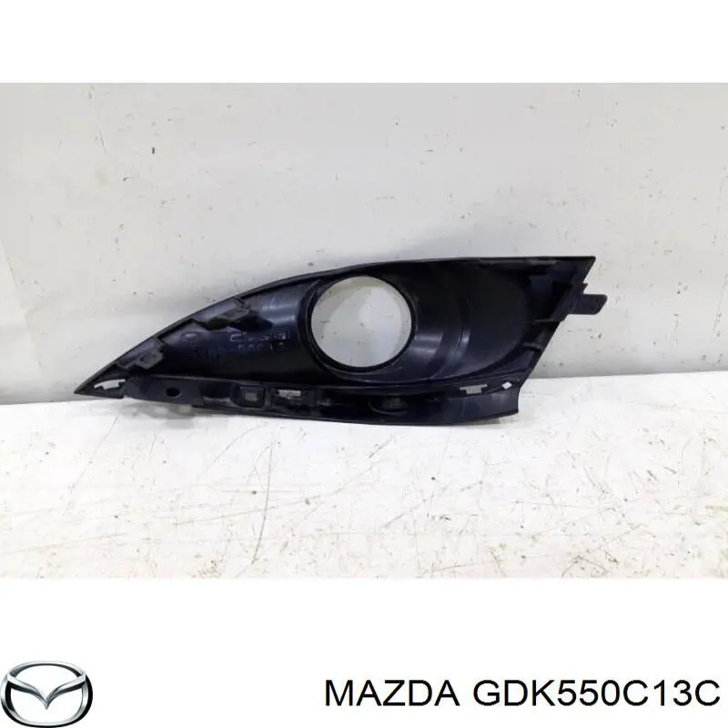 GDK550C13C Mazda Заглушка, решітка протитуманних фар бампера переднього, права